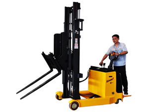 empilhadeira elétrica retrátil com Garfo Inclinado